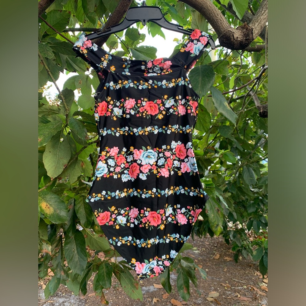 ✨⚡️💥Old Navy Black Floral Print Off Shoulder One-Piece Swimsuit